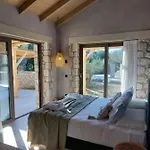 Elaiopetra Kefalonia - Stonehouse Hideaway With Pool - Modern Luxury With Serene Sea And Mountain Views Metaxáta