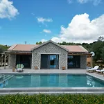 Elaiopetra Kefalonia - Stonehouse Hideaway With Pool - Modern Luxury With Serene Sea And Mountain Views * Metaxáta