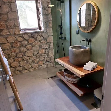 Elaiopetra Kefalonia - Stonehouse Hideaway With Pool - Modern Luxury With Serene Sea And Mountain Views Villa